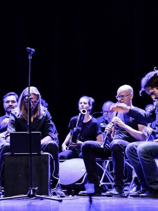 Violeta Motta performing with the Insub. Meta Orchestra: playing traverso within a large ensemble