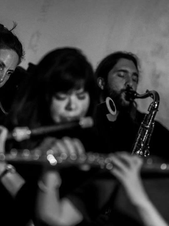 Violeta Motta performing with the Insub. Meta Orchestra: playing traverso within a large ensemble