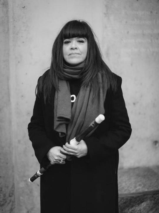 Portrait of Violeta Motta with her traverso: black and white