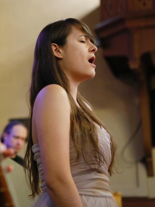 A Cocyte project performance: Capucine Keller singing